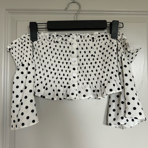 Skylar + Madison Tops - Skylar + Madison White and Black Flutter Sleeve Crop Blouse